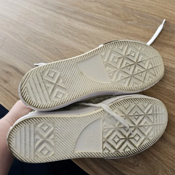 Converse unisex sizing- womens 9. - Picture 5 of 5